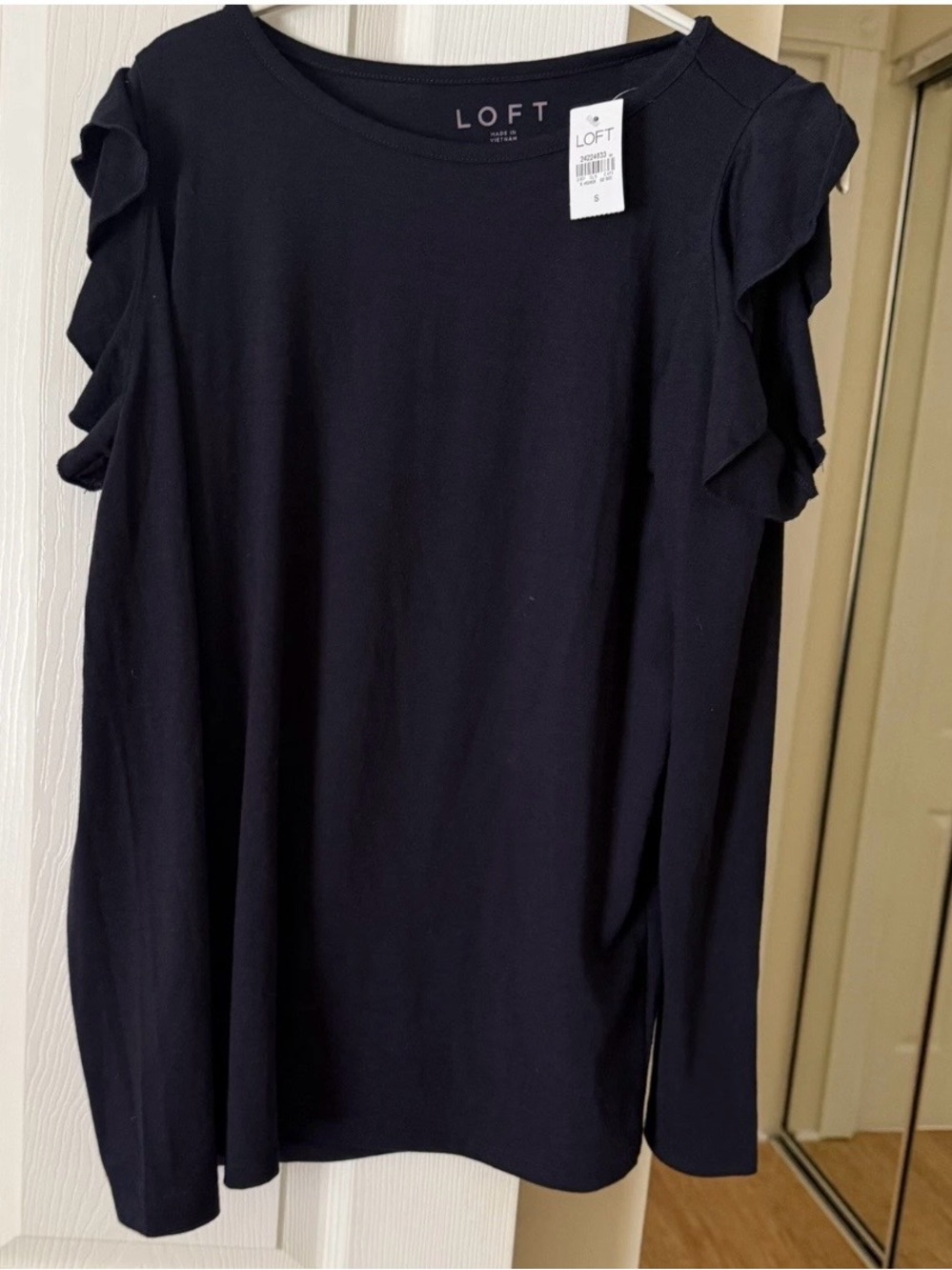 Loft Women’s Navy Ruffle Cold Shoulder Top Size Small NWT